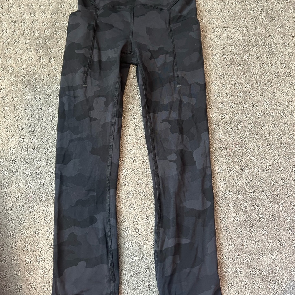 Lululemon Size 0, Black Camouflage Leggings, VGUC